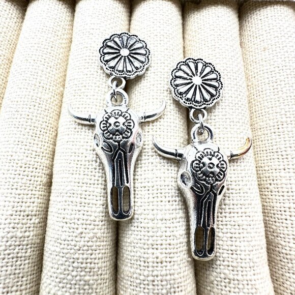 Western Style Silver Tone Bull Head Chandelier Pierced Earrings 2.5" - Picture 4 of 5